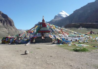 Chörten - Eintritt zum großen Gebiet und Beginn der Kora Pilgerwanderung um den Mt. Kailash